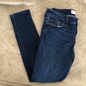 Low rise skinny jeans